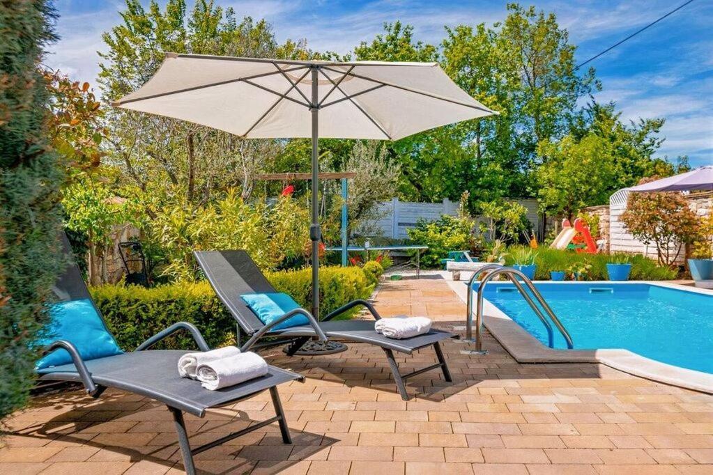 Villa Kazun With Private Pool And Two Gardens Marčana 外观 照片