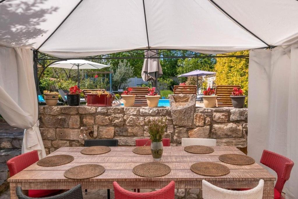 Villa Kazun With Private Pool And Two Gardens Marčana 外观 照片