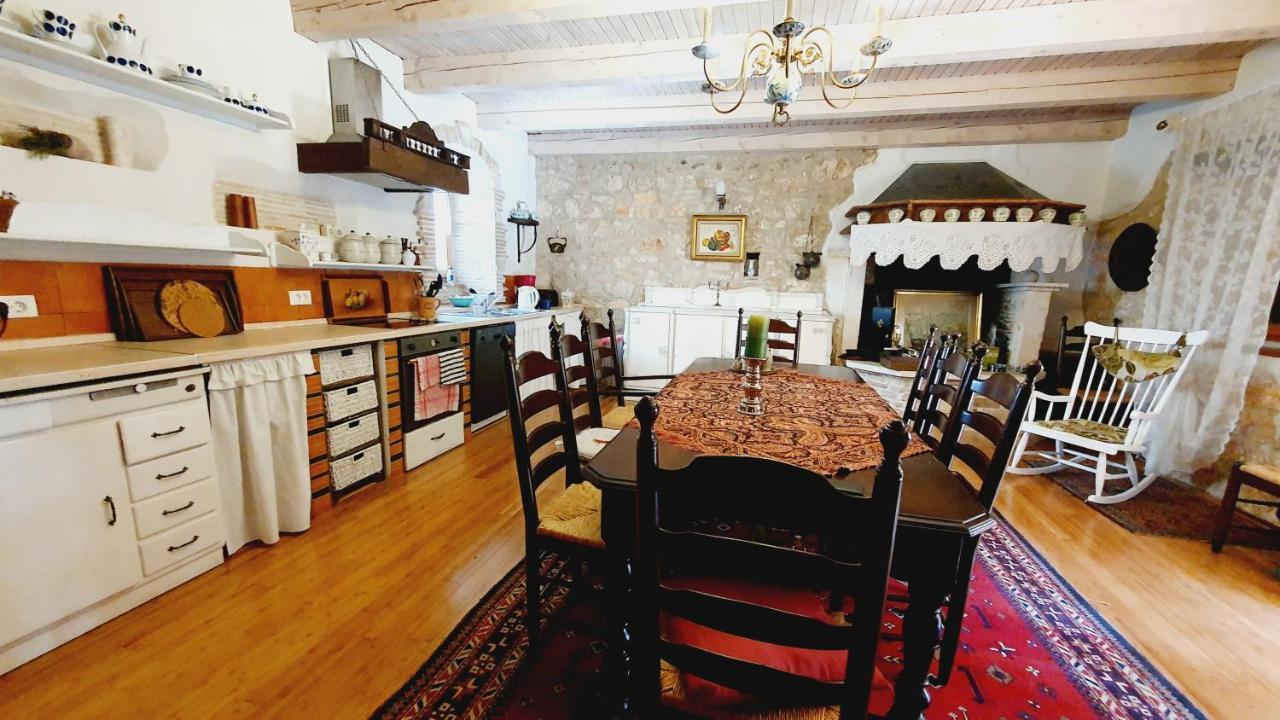 Villa Kazun With Private Pool And Two Gardens Marčana 外观 照片